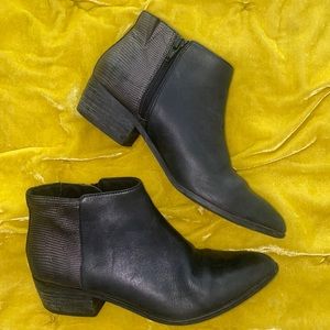 ALDO black leather ankle boots/ booties size 7.5